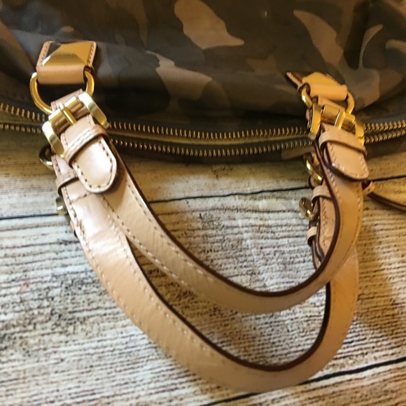 MICHAEL KORS Rare Grayson Khaki Camo Soft Satchel - Picture 2 of 8